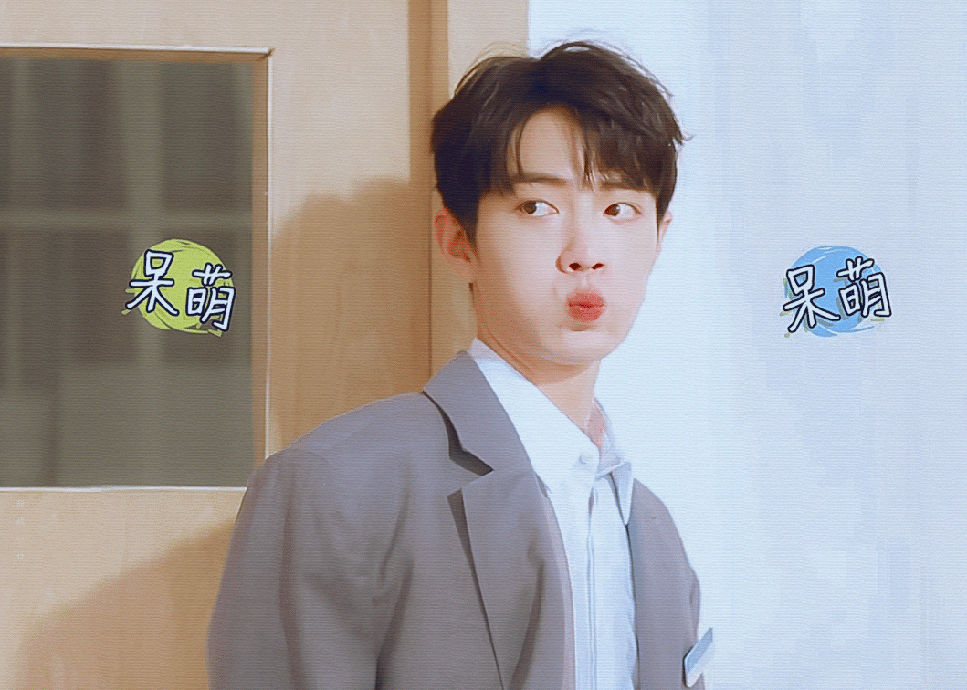 嘟嘟嘴的肖战敲可爱!