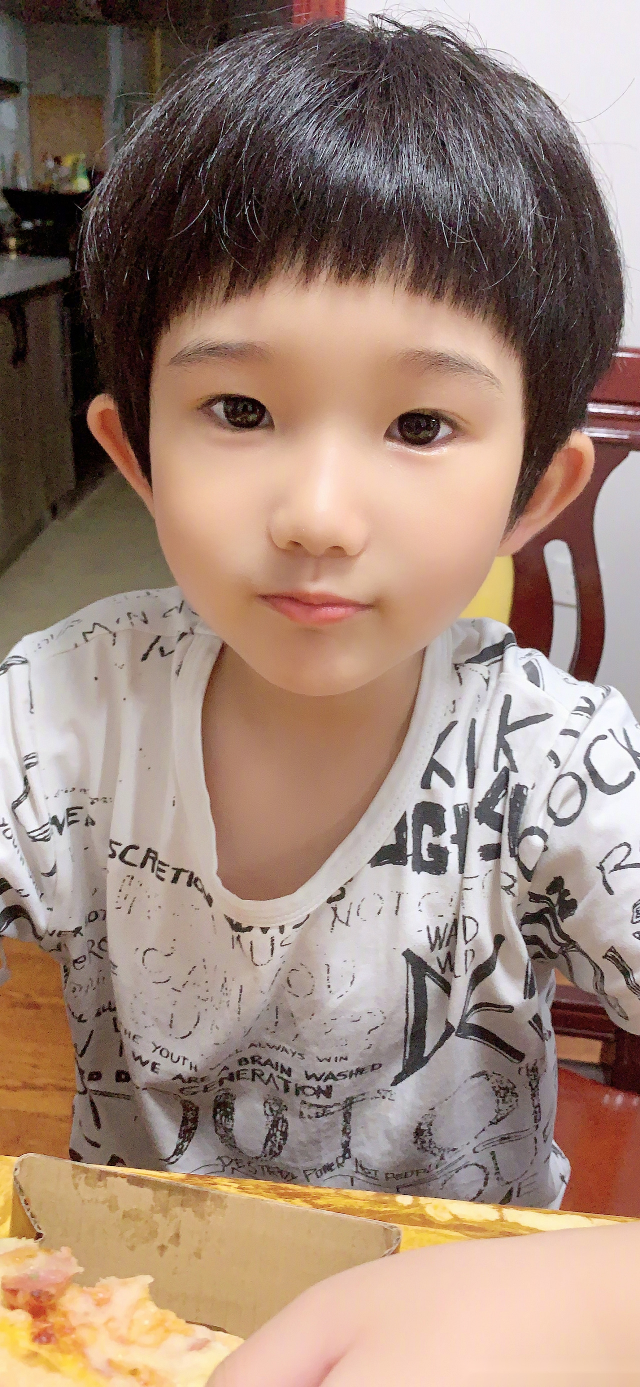 小演员林子钦小正太子钦育儿  不要拍了,不要拍了 我要吃披萨啦 一副