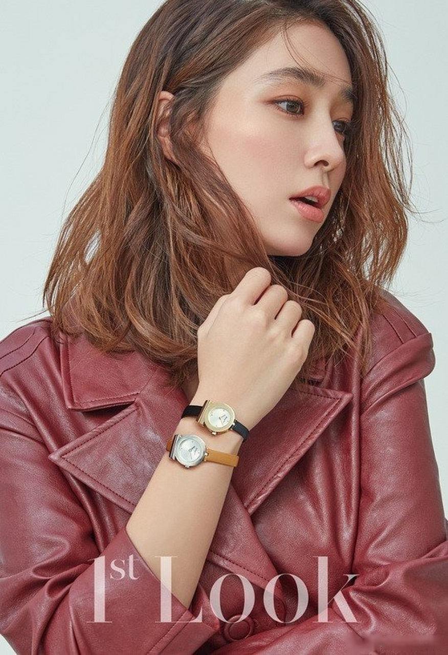 韩星李珉廷拍写真,美貌出众气质优雅.