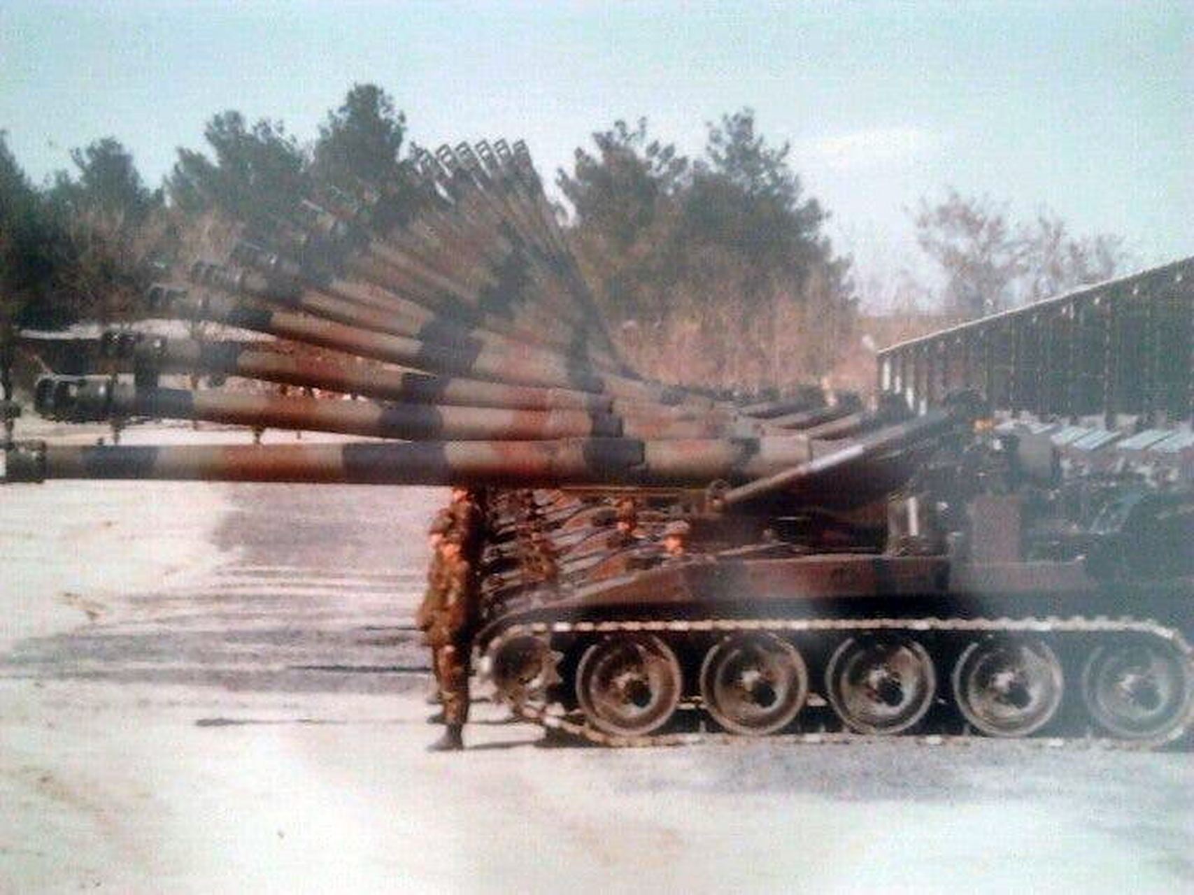 冷战中的美军m110a2 203mm自行火炮行为艺术