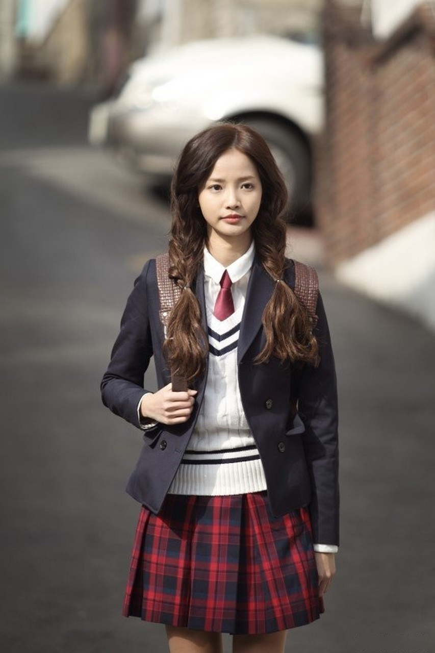 韩星河妍秀拍黑白大片,变轻熟女增优雅韵味.