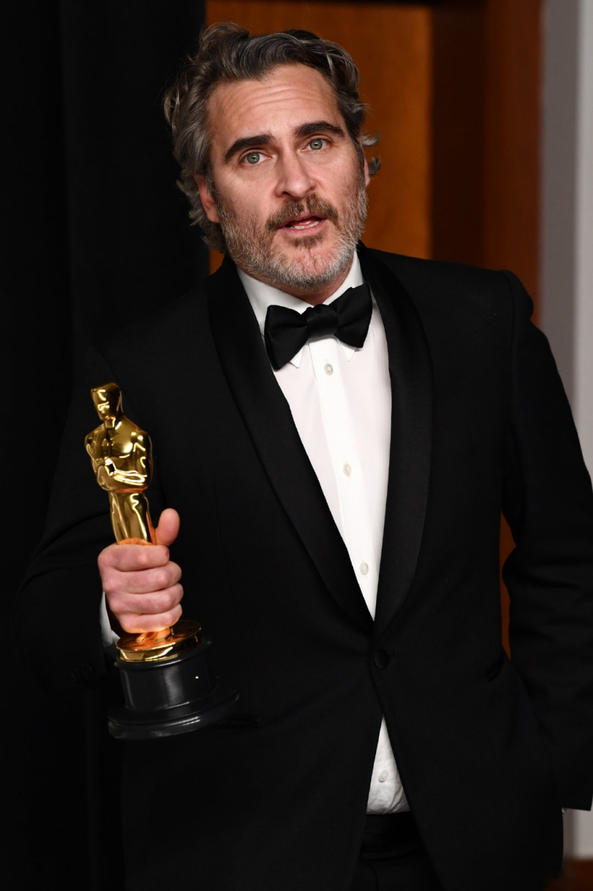 18-49岁收视率为5.4,低于去年的7.7,和2.18年的6.8.