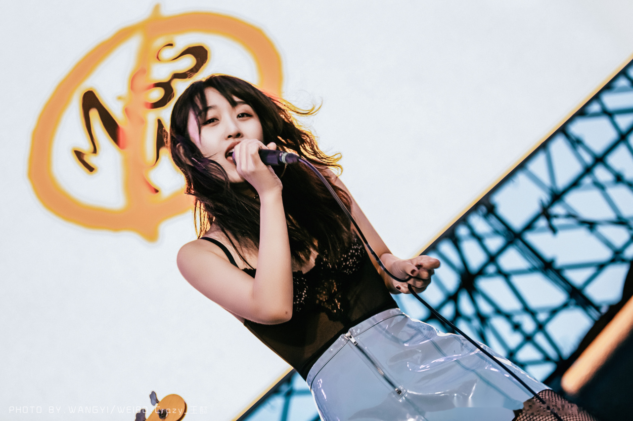 在水星厂牌服务艺人@missmix乐队 主唱晓彤生日快乐[生日蛋糕][鲜花]