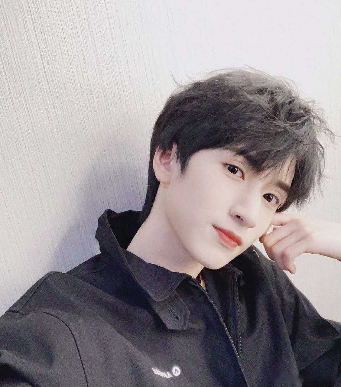 说到重庆蛊王不得不提严浩翔他真的就是让人心动的外貌拥有者!