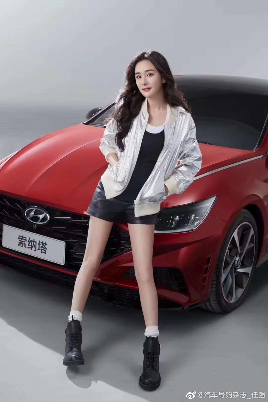 杨幂#= 掉落两张新图,索见不凡,当红不让,杨幂老师准备开车送尾巴