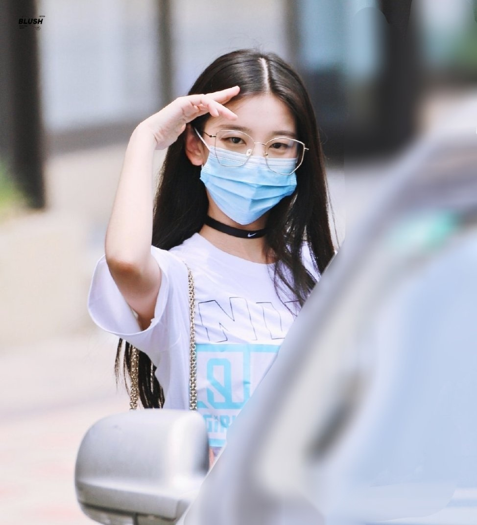 左卓新买了一个包包,这个包起个什么名字好呢?