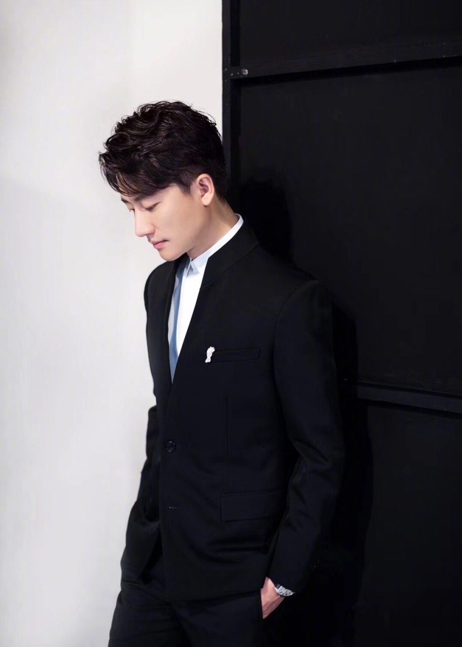 没想到黄轩的西装杀这么绝!