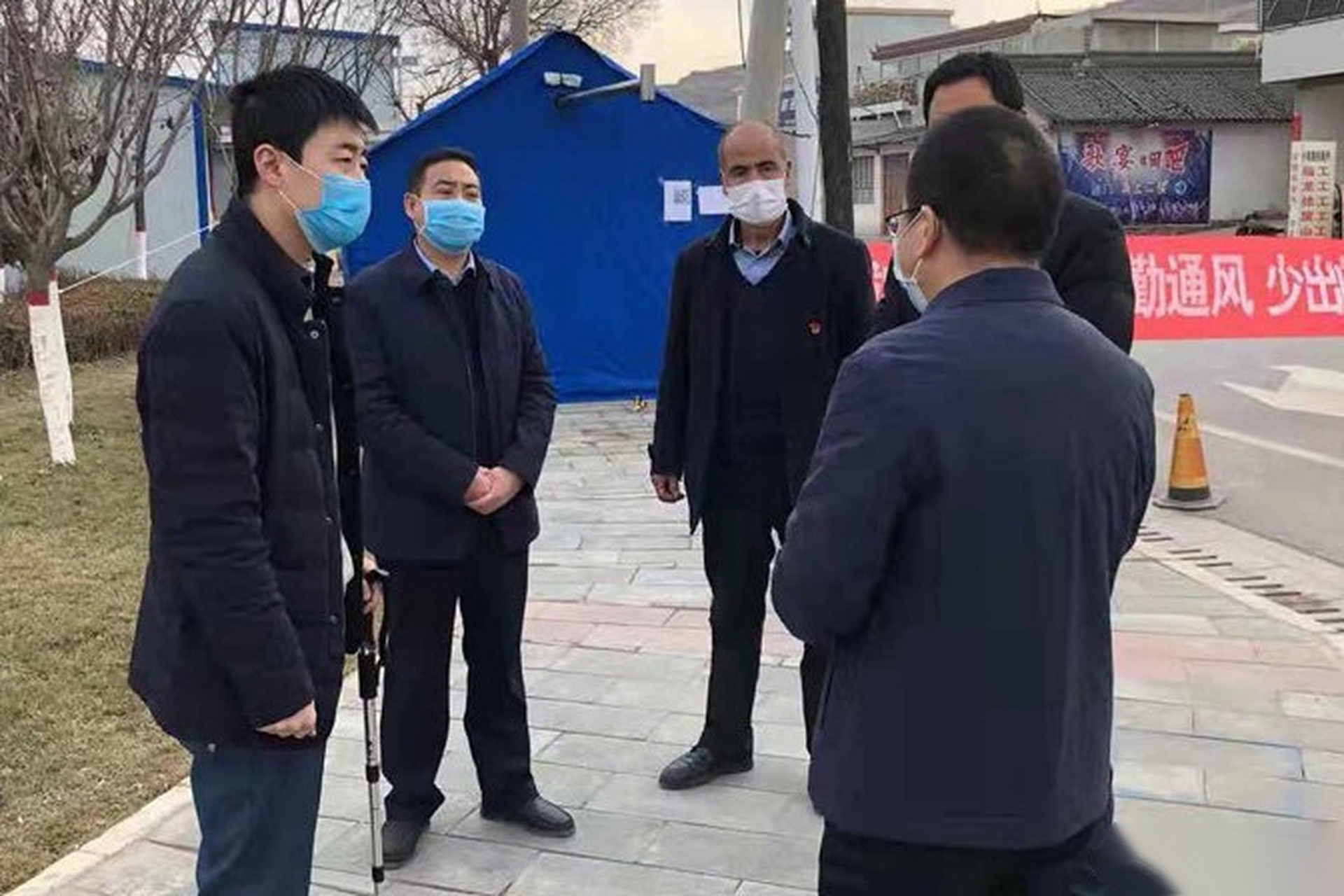 2月10日,西峪镇联乡领导政府副县长谭建武,张超在西峪镇党委书记聂