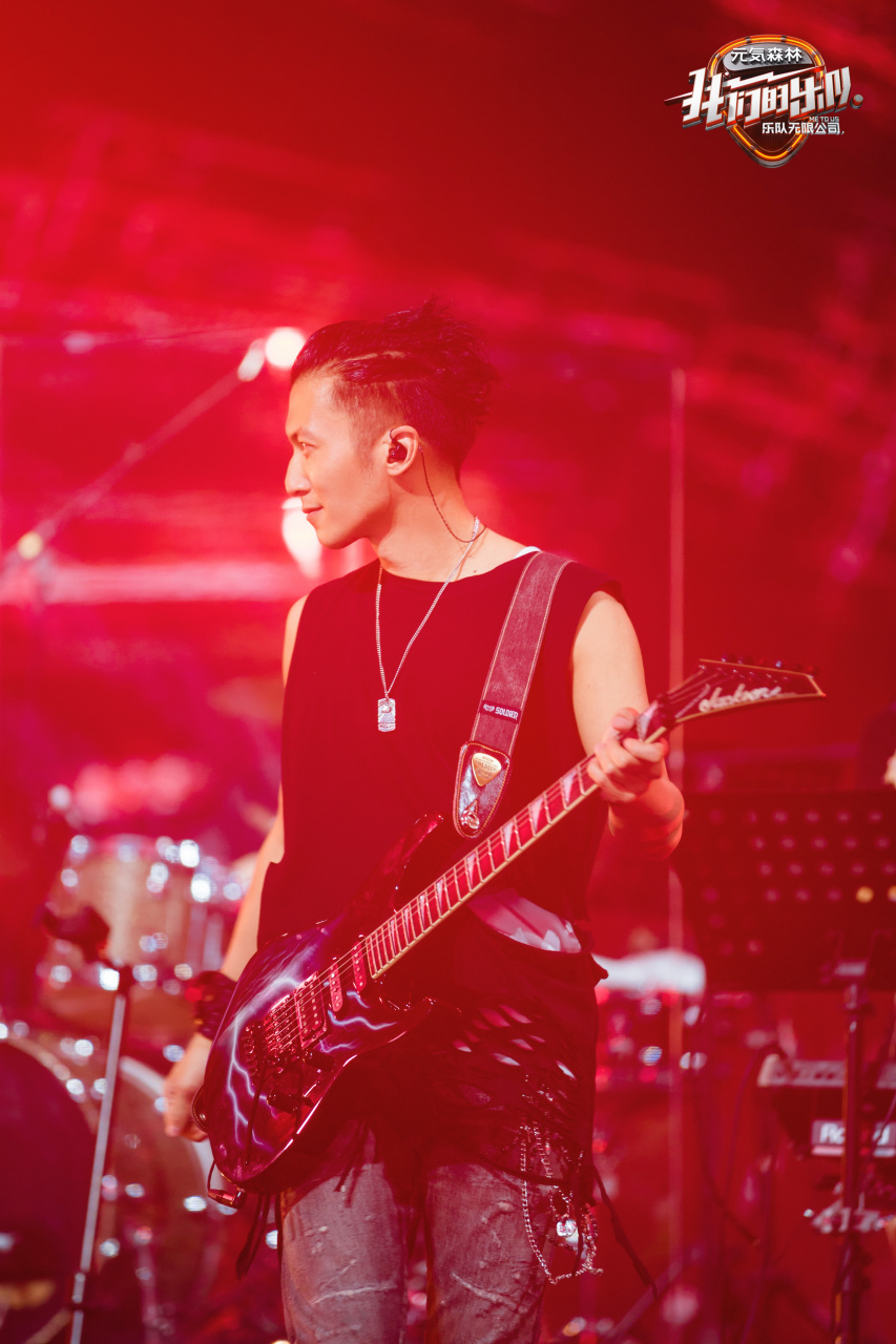 谢霆锋我们的乐队对飙吉他,上演回忆杀,用心做乐队,@锋味v 是认真的