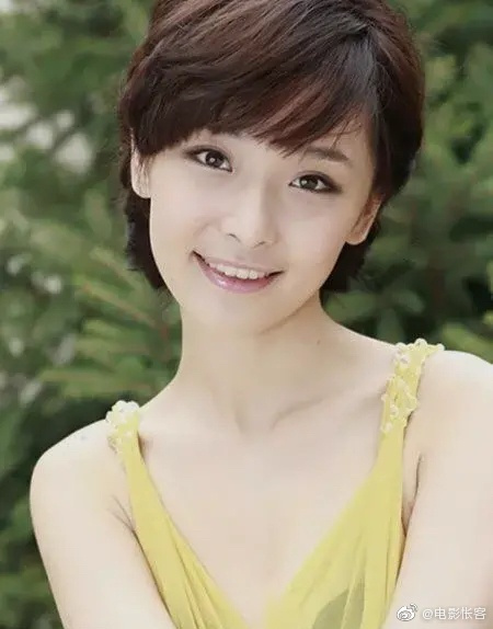 她凭借《满城尽带黄金甲》出名,却成为了张艺谋永远