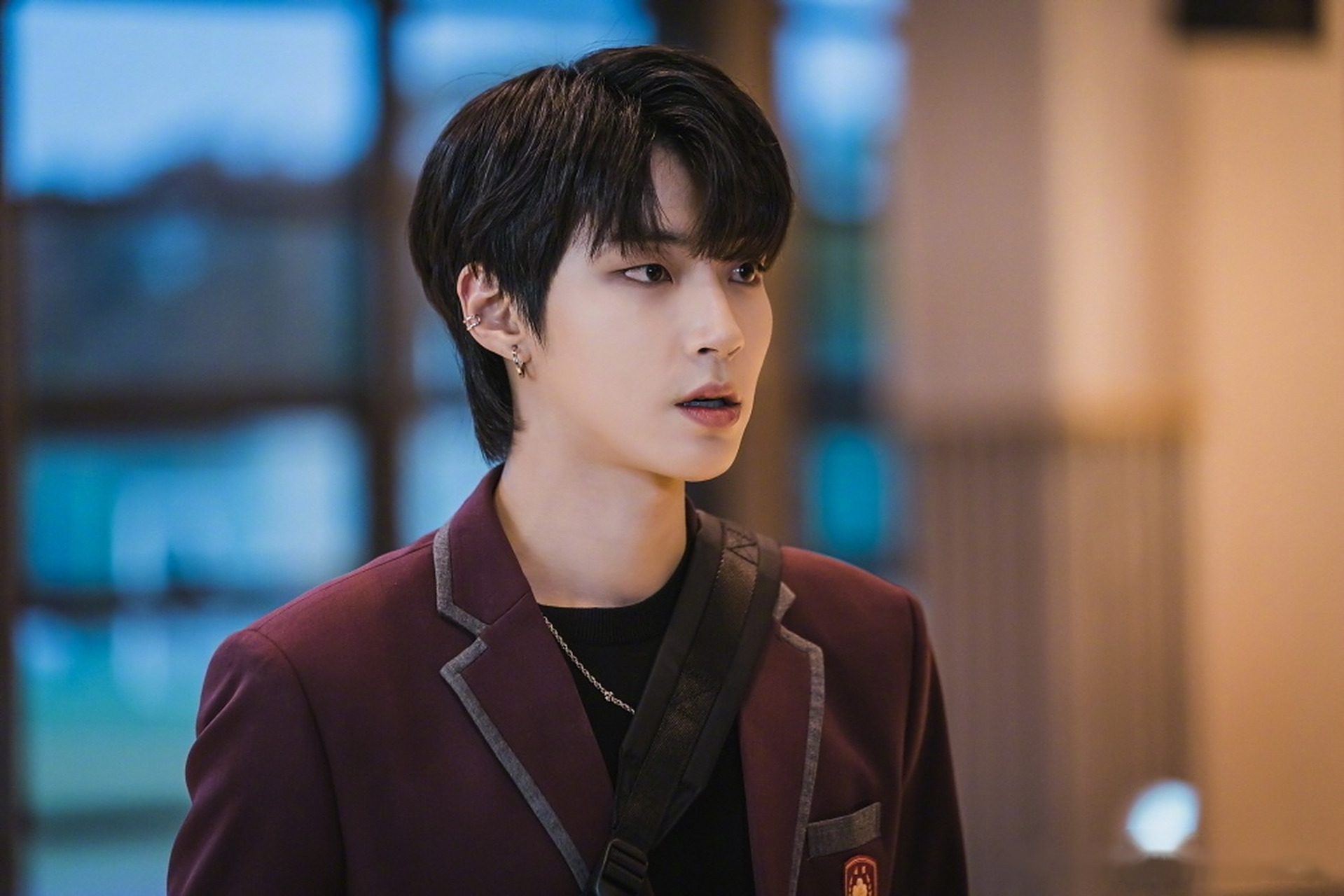 tvn新水木剧《女神降临》公开黄仁烨 新剧照.