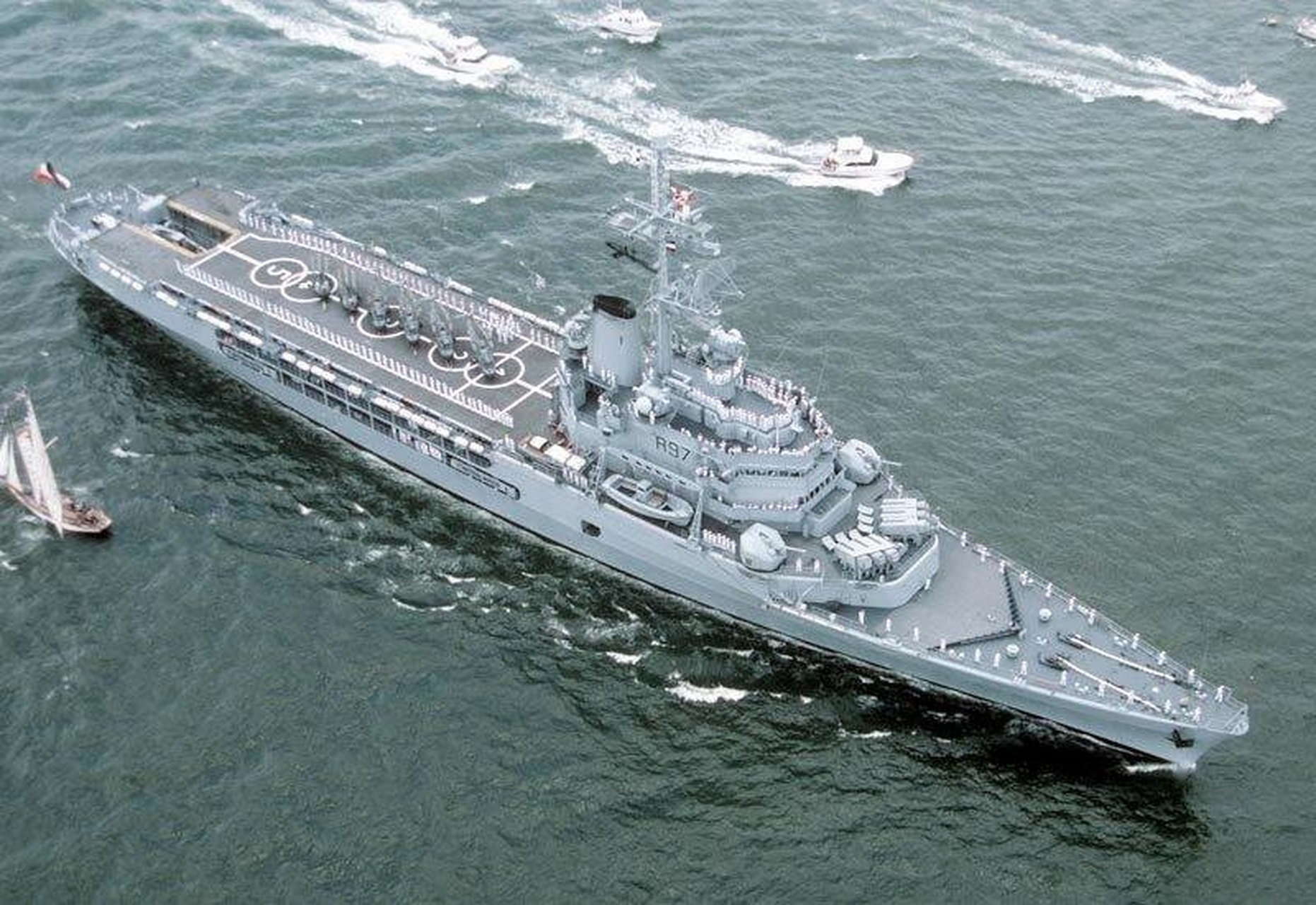 髪国的圣女贞德号航空巡洋舰,该舰在1961年-1969年,2003年-2010年期间
