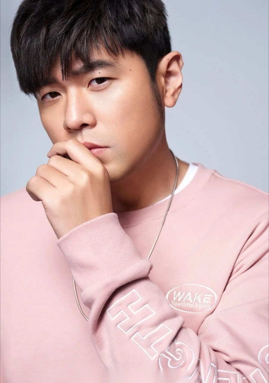 周杰伦##周杰伦代言海澜之家# 周杰伦最新代言海澜之家帅气写真图