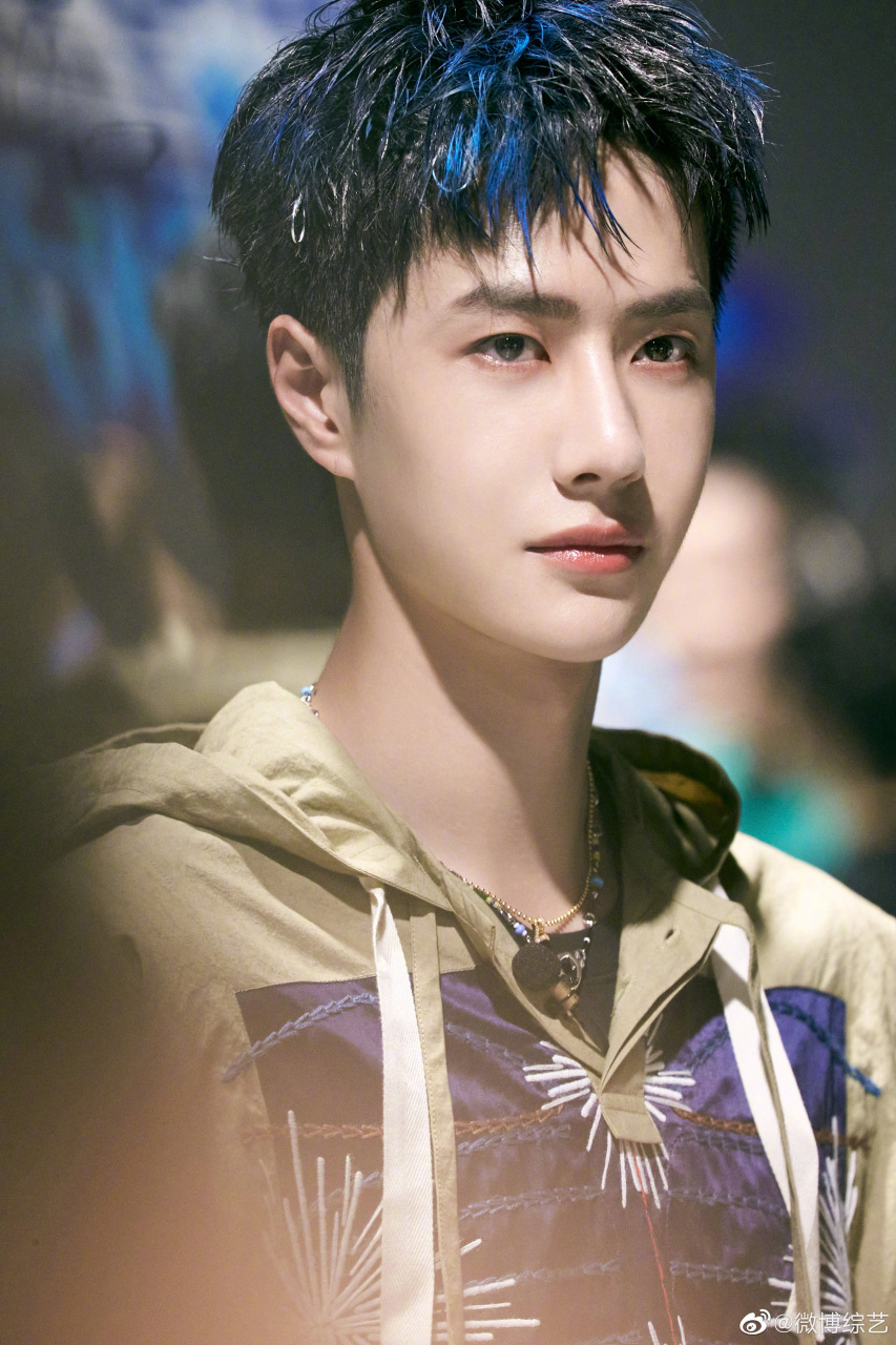 快来快来数一数,叠穿达人uniq王一博 今天又穿了几层?