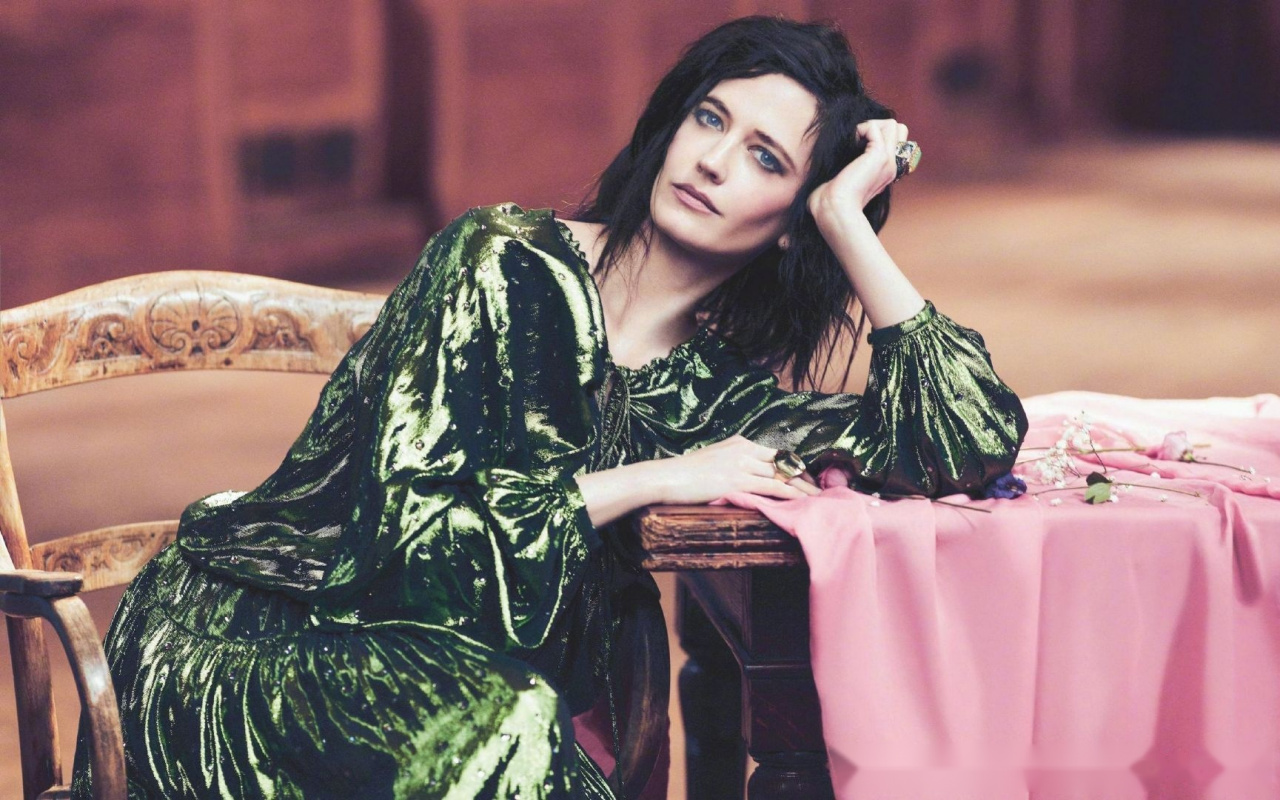 伊娃·格林登上《the telegraph》杂志最新一期封面及写真!