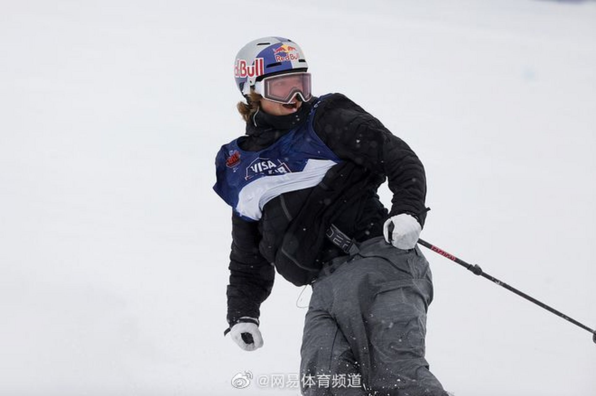 滑雪u型池图片