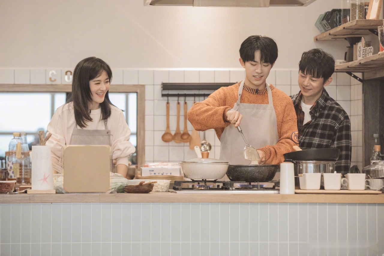 是的,我在这里轻松自在的做着私底下的自己,和舞台上一样又不一样.