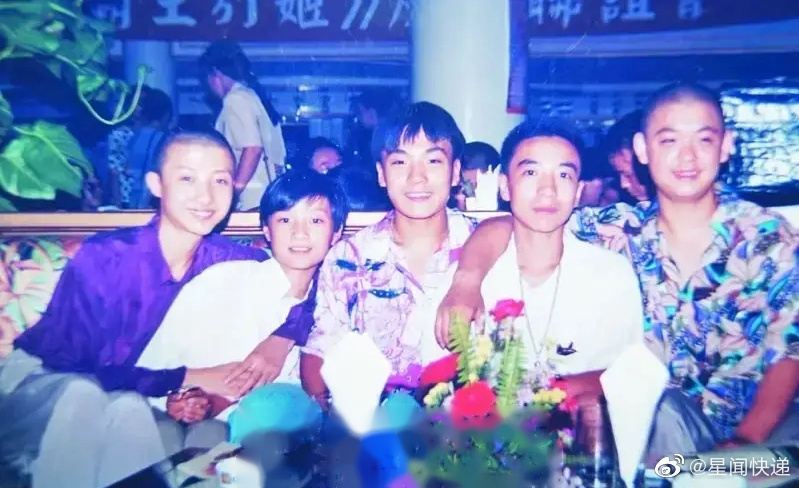 1992年,不到14岁的费振翔得以在陈凯歌电影《霸王别姬》中饰演童年