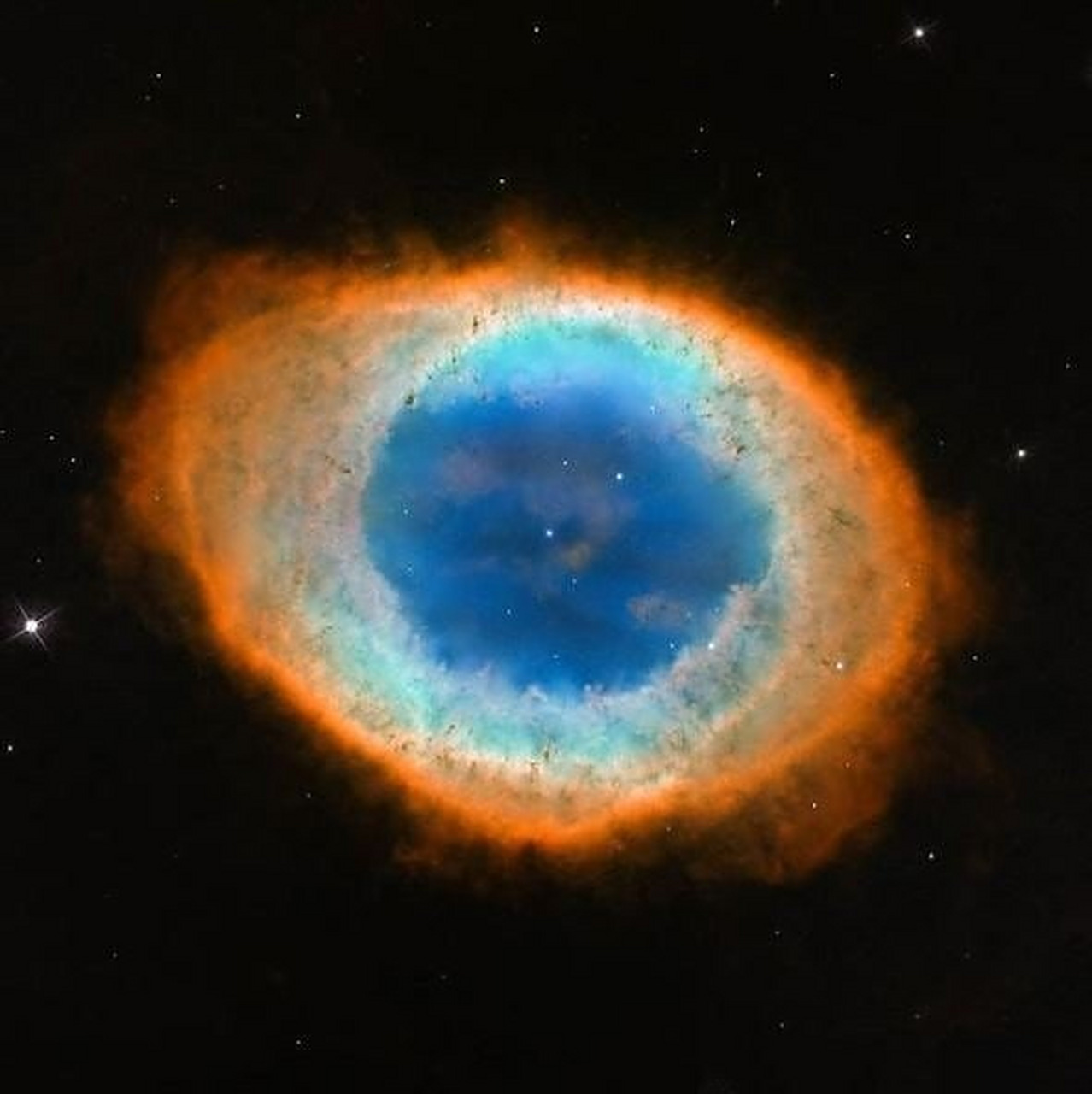 环状星云是位于北半球天琴座的一个行星状星云.