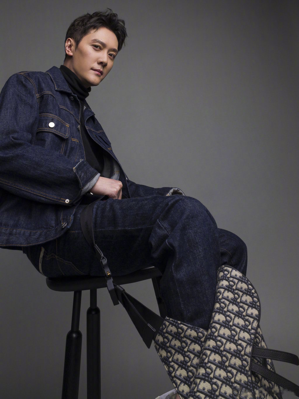 全新摩登西服与男装essentials系列,轮廓与设计并存,精致与摩登共享.