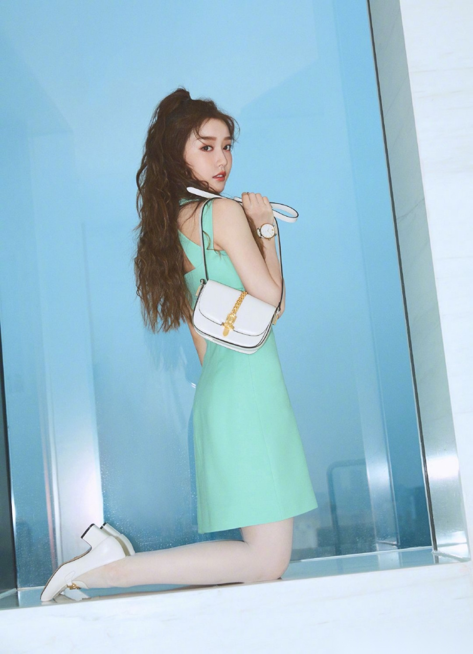 金主爸爸多给姜姜一点时尚资源吧,她太适合了!