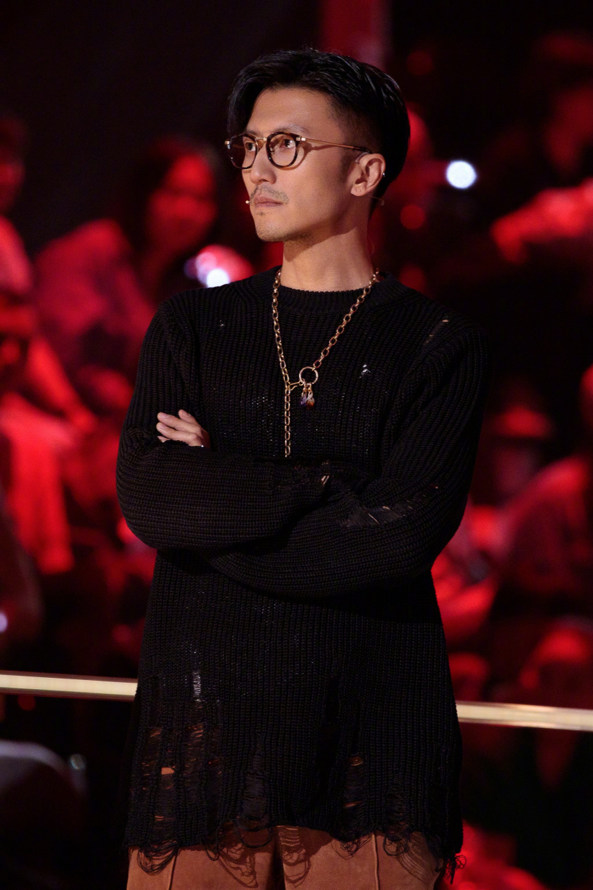 今晚21: 00浙江卫视#中国好声音#导师对战开启,跟随谢霆锋@锋味v一起