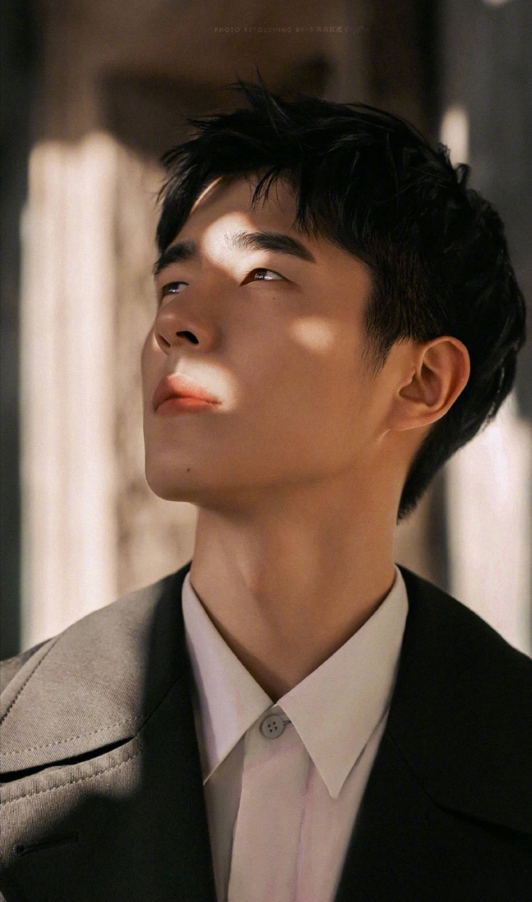 据说侧颜 生图最能考验一个人颜值,刘昊然t这优秀的下颌线条,你品,你