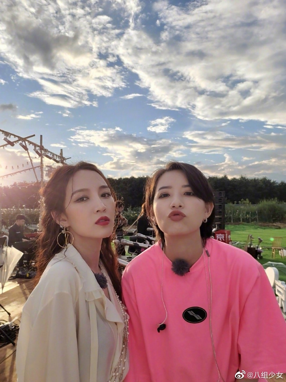 孟佳管李斯丹妮叫"爸爸"的原因竟然是裤腿和她爸一样往上滑,姐姐们私