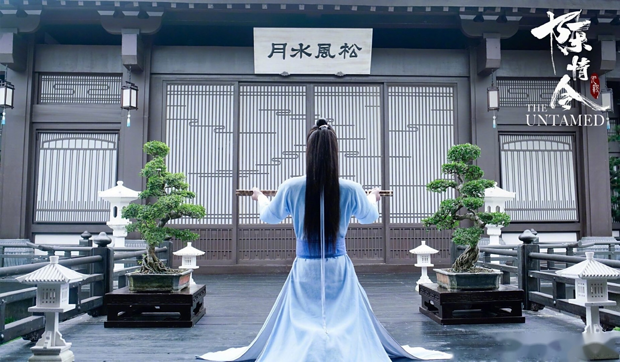 王一博背影封面酷盖的背影,藏不住的光芒!