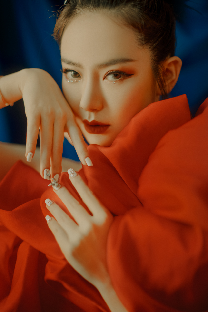 戚薇# 你是落日弥漫的红,天边透亮的星 周末福利请查收