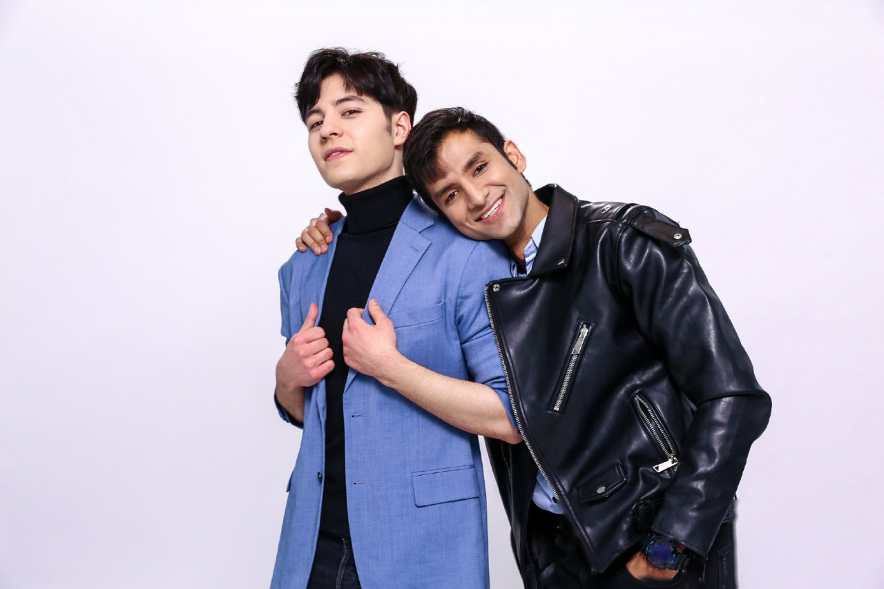 他来了,他俩一起来了