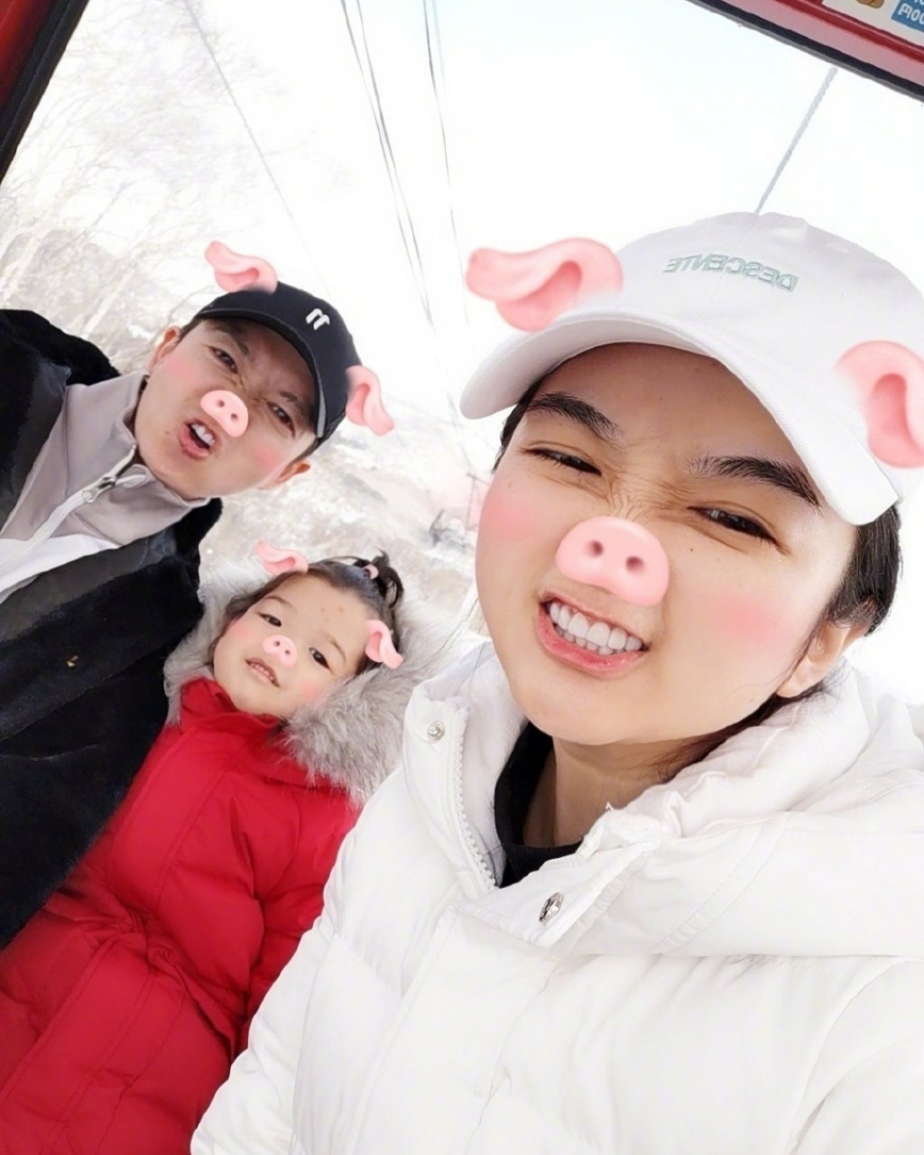 王栎鑫发文宣布离婚,开头叫吴雅婷室友让人不满,不过这也不能说明人家
