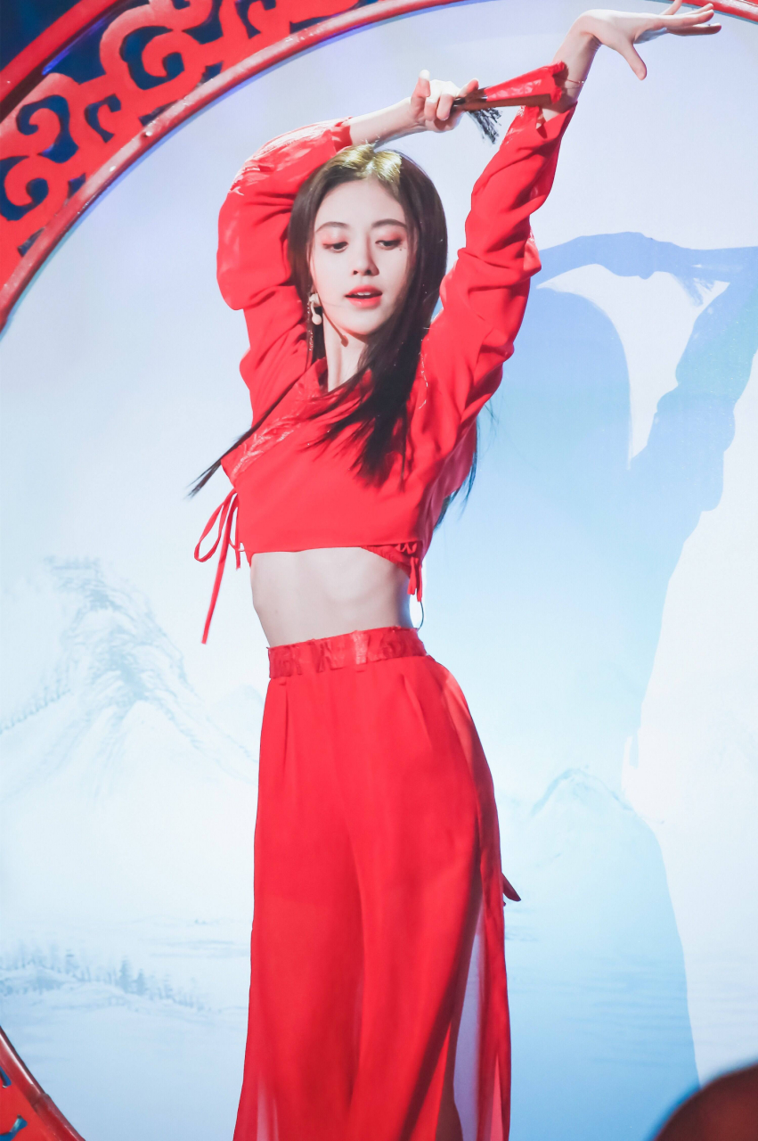 u1s1鞠婧祎一波鞠红衣,实在是太绝了!