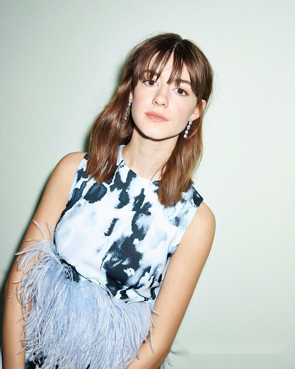 《普通人》女星黛西·埃德加-琼斯,登上《stella》杂志4月刊封面及