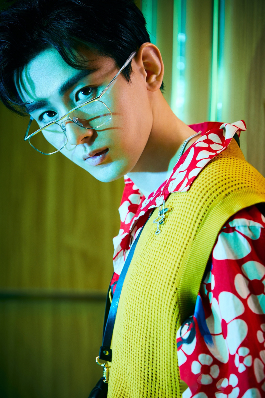 成毅@成毅 一组复古大片曝光[期待]金丝边眼镜