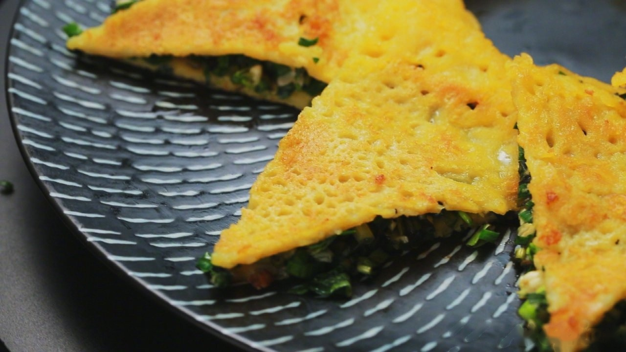 烀饼是很多叔叔阿姨喜爱的家常主食,传统烀饼就是用玉米面制作,而今天