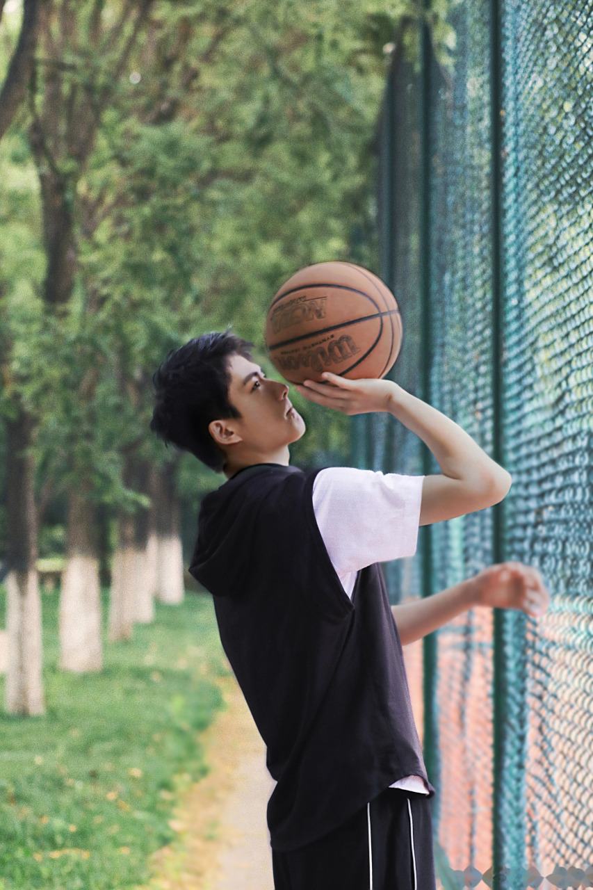 【菁菁校园】@王广源 阳光少年 盛放夏日活力 青春色彩 @王广源 的