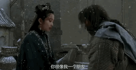 电影《武状元苏乞儿》中有一场星爷要饭偶遇张敏的戏,但电影原设定是