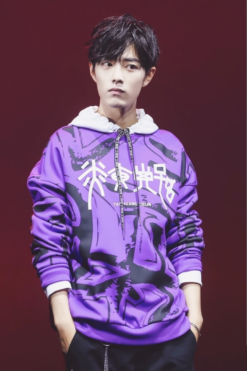 肖战紫色穿搭,青春气息扑面而来,太迷人了