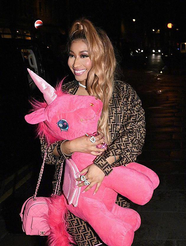 "麻辣鸡"妮琪·米娜(nicki minaj)在社交平台晒出了老公kenneth petty