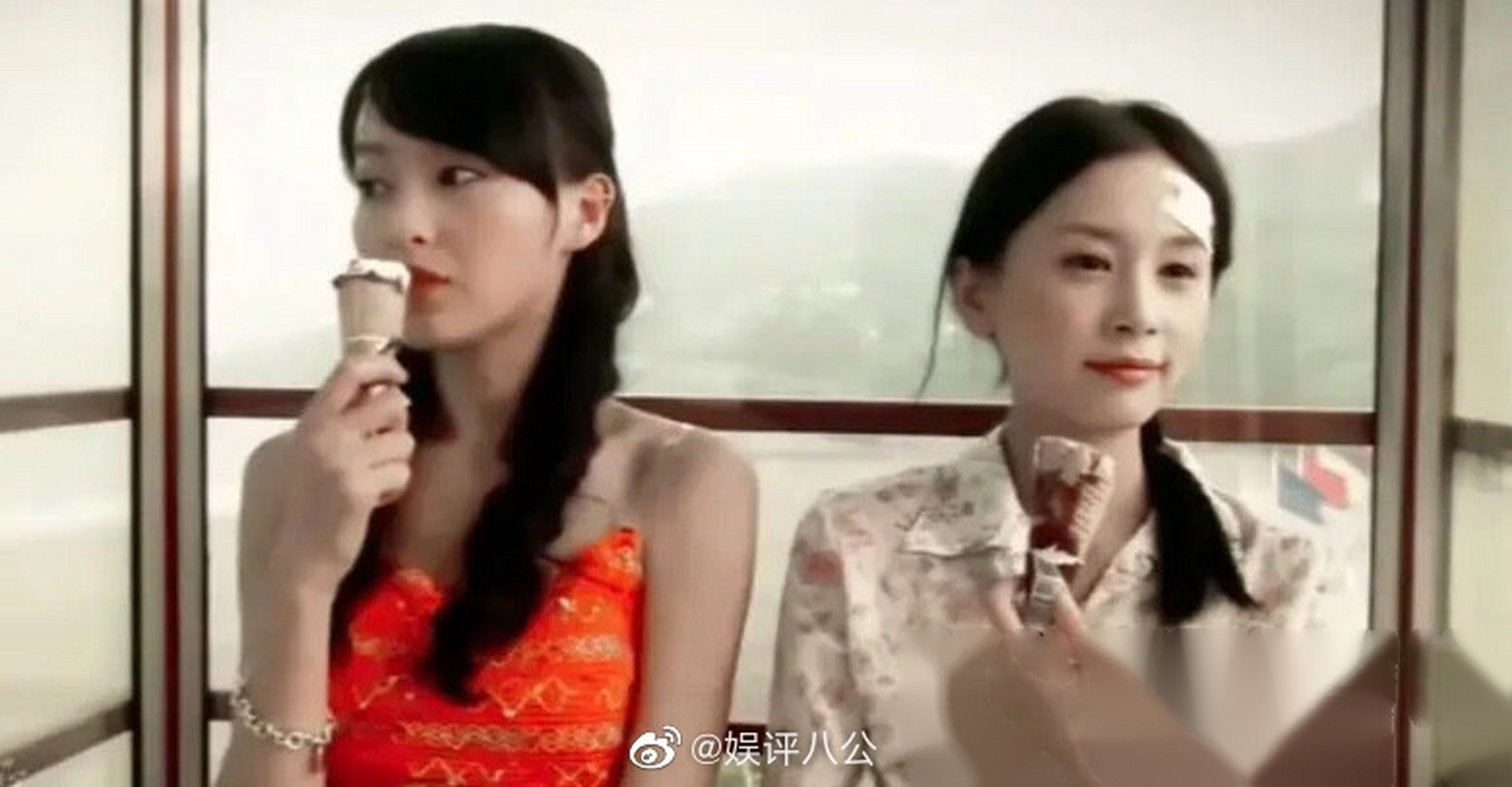 唐嫣和王子文古早的一张同框照片,王子文好纯啊,合照是不是王子文赢了