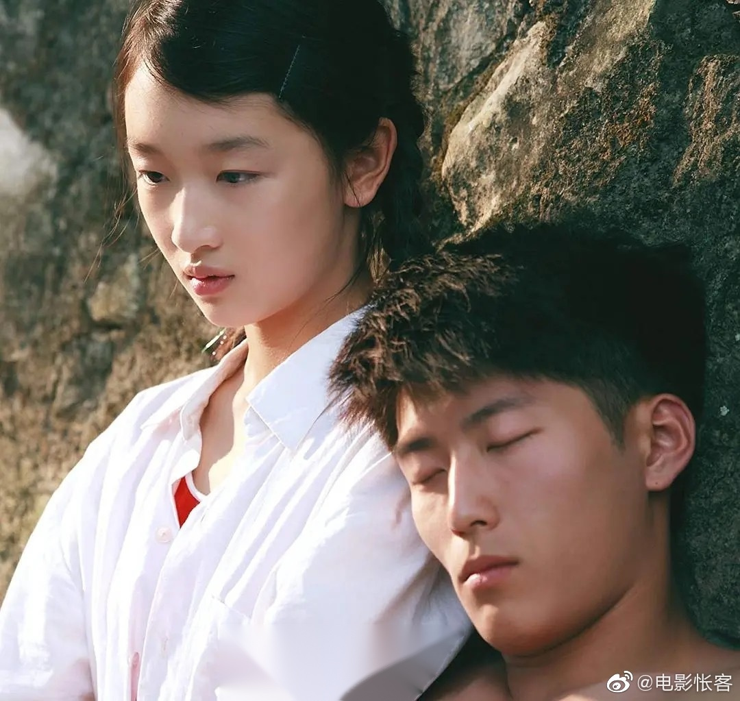 周冬雨说:"我没得金马奖之前,恶评如潮,做什么都是错的,总会有人出来