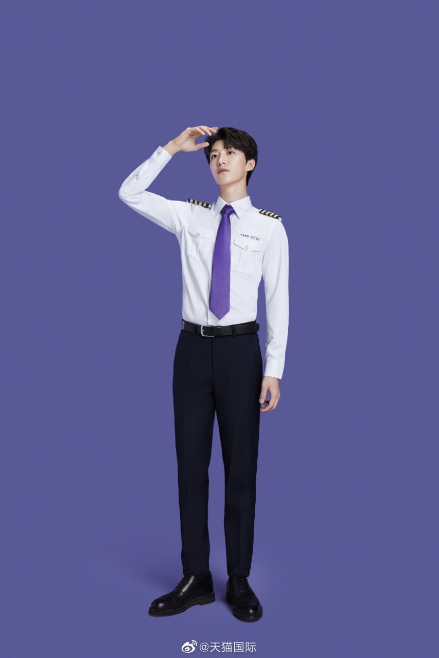 范丞丞@范丞丞制服  全体丞星可以带@范丞丞制服 话题多多发帖,发