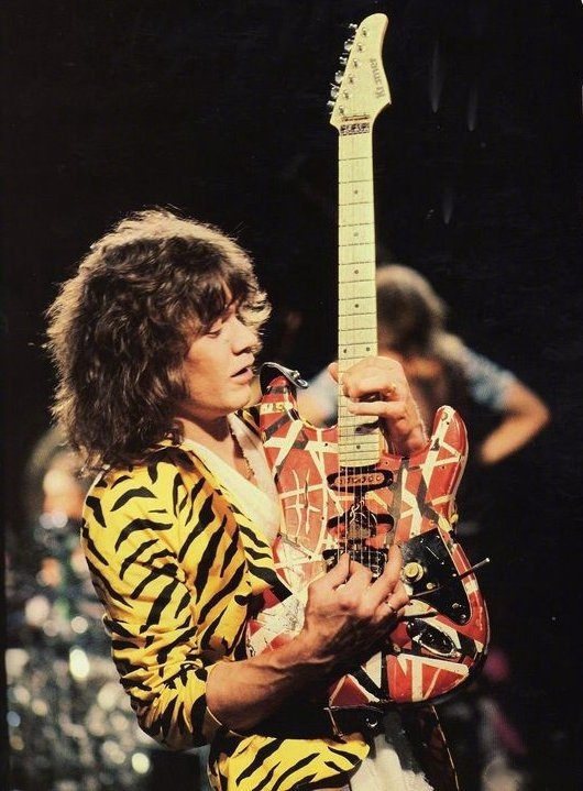 他的儿子wolf van halen透露了消息,称父亲是因癌症离世,非常悲伤.