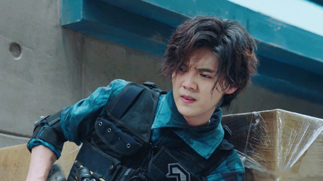 恭喜鹿晗主演影视剧《穿越火线》播放量破10亿 肖枫值得!@鹿晗@鹿晗