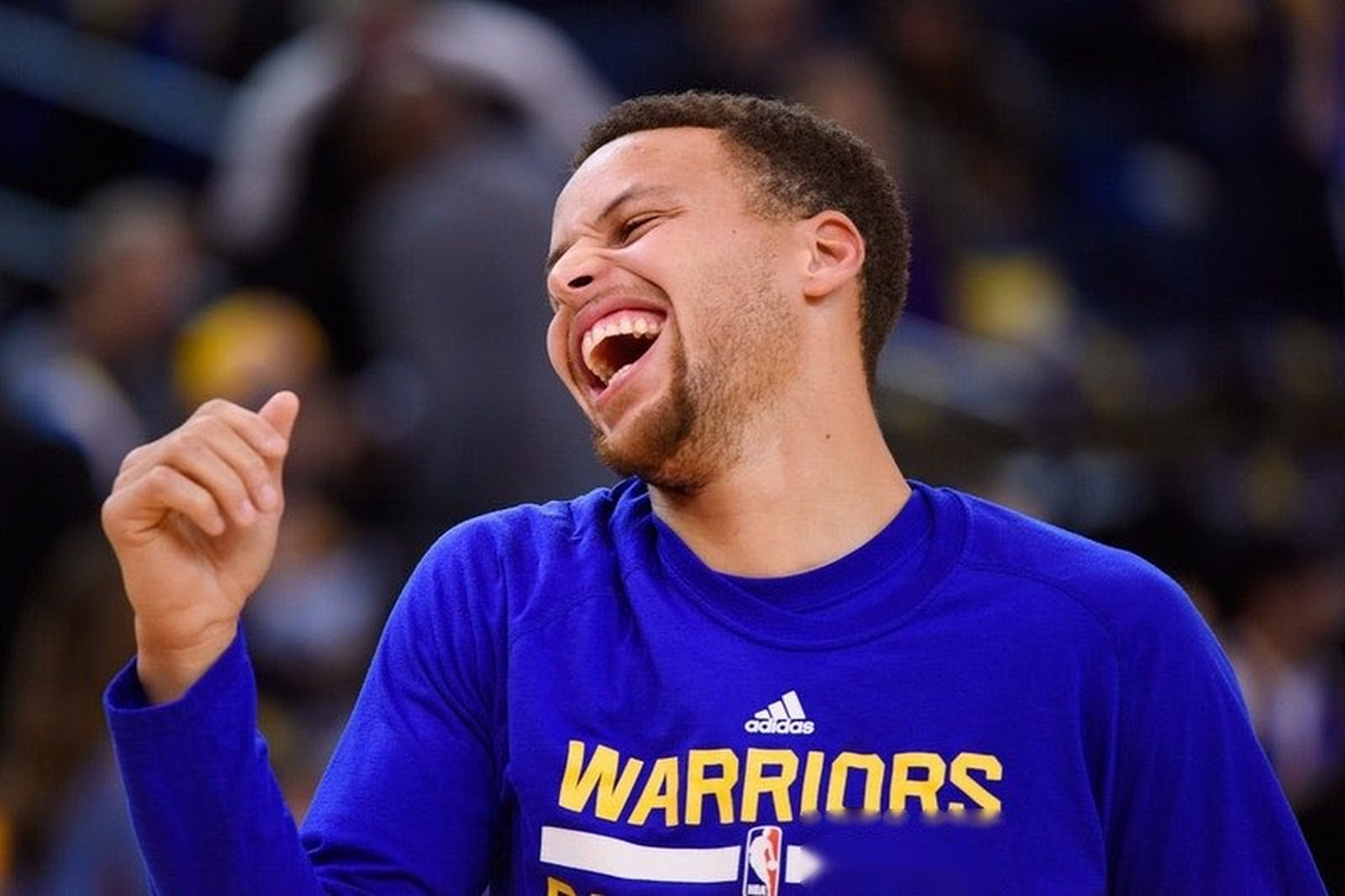 库里这笑容太治愈系了.