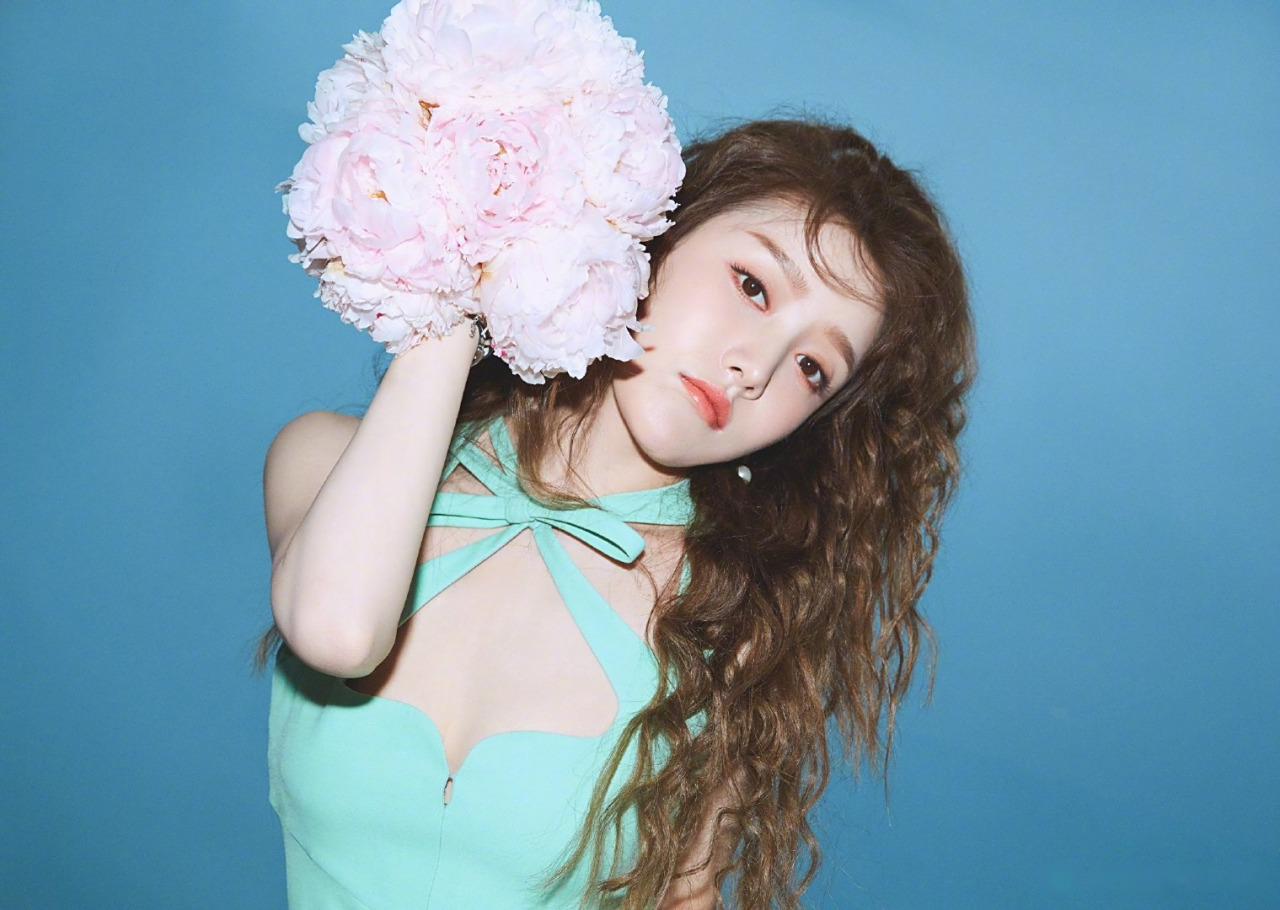 金主爸爸多给姜姜一点时尚资源吧,她太适合了!