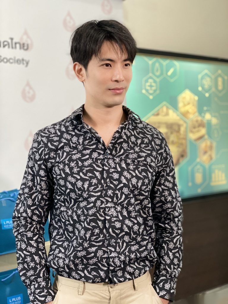 据泰国媒体今日(5月28日)消息,泰星son yuke于受访时就与圈内艺人suri