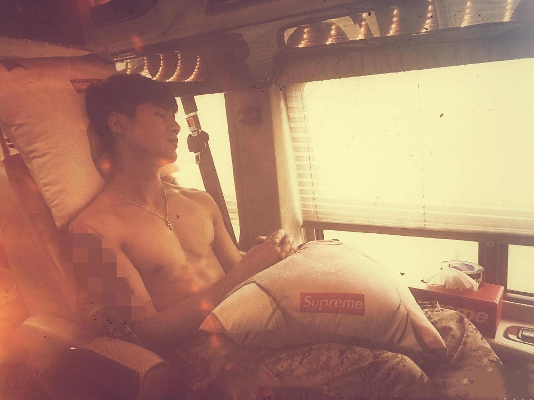 姜潮八块腹肌也太性感了8,有人说跟杰尼龟的腹肌很像是真的诶,高冷酷