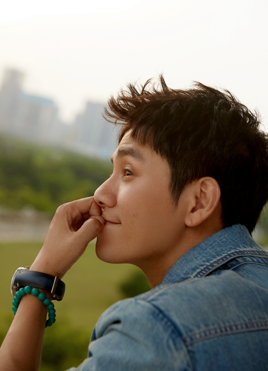 陈坤#「新鲜」亮相美的冰箱净味空间站,今天是夏日里那一抹清爽的蓝.